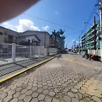 Apto Marlim Prateado em Ubatuba na Praia Grande a 50mts da Orla