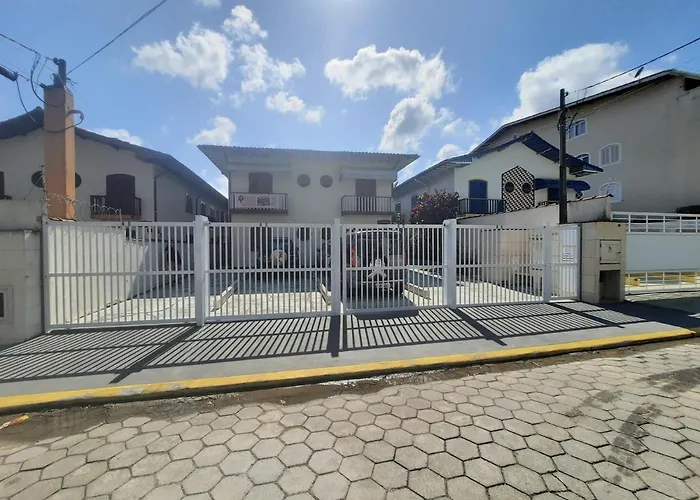 Apto Marlim Prateado em Ubatuba na Praia Grande a 50mts da Orla